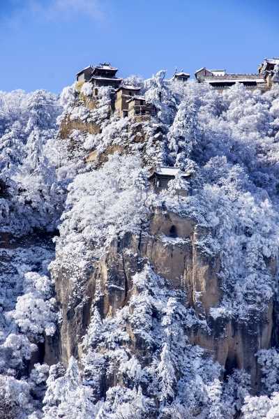 雷声峰雪景