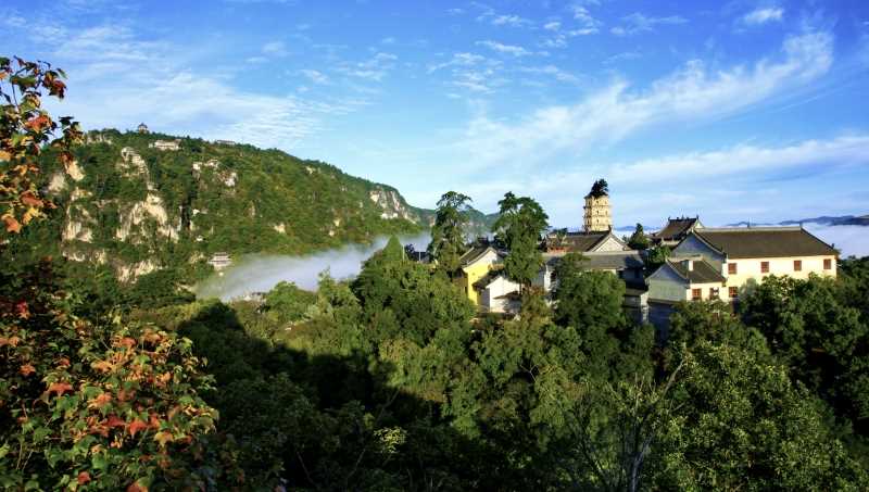 禅院入云端