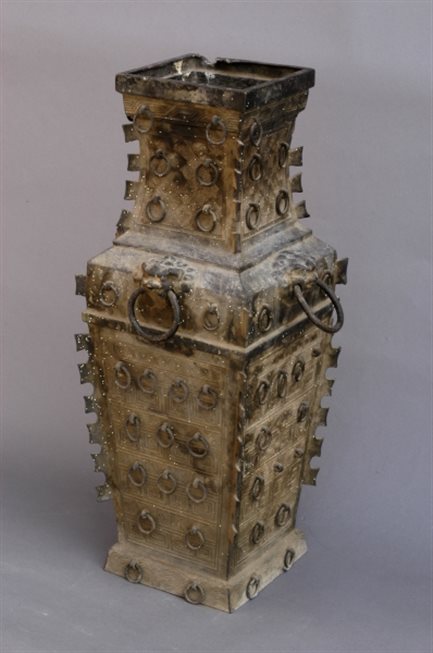 明代方尊