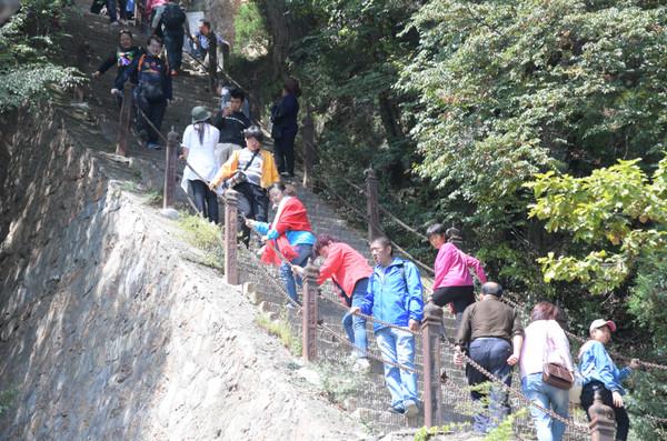 中秋佳节 崆峒山景区频频受宠 文明出游已然成风
