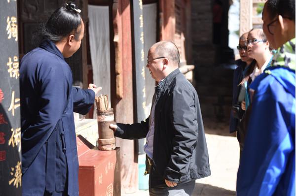 中秋佳节 崆峒山景区频频受宠 文明出游已然成风