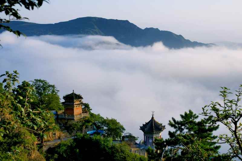 云漫峡谷