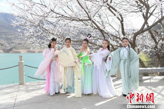 http://i2.chinanews.com/simg/2017/170415/65906870.jpg