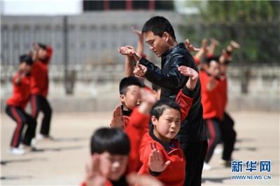 http://f10.baidu.com/it/u=990598686,3307449352&fm=170&s=99B043974AF235928E9545AD0300F000&w=400&h=266&img.JPG&access=215967316