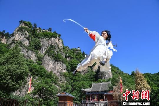 http://www.gs.chinanews.com/news/2017/06-06/U5P2T1D289758F16DT20170606222749.jpg